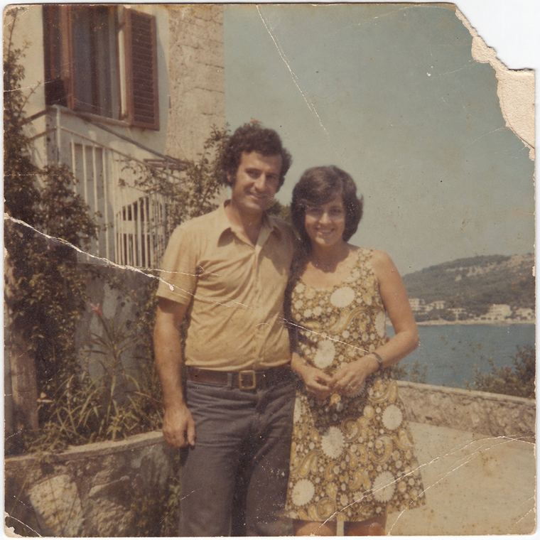 Stara oštećena fotografija